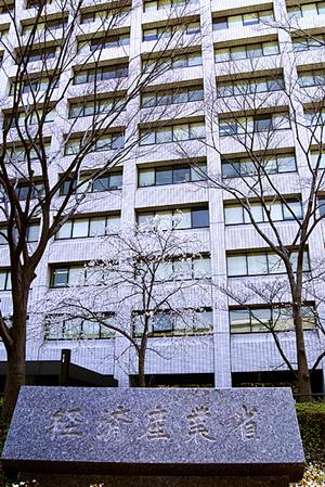 江戸川区の中小企業必見！社会保険労務士が解説する労務管理の最前線と業務効率化の秘訣